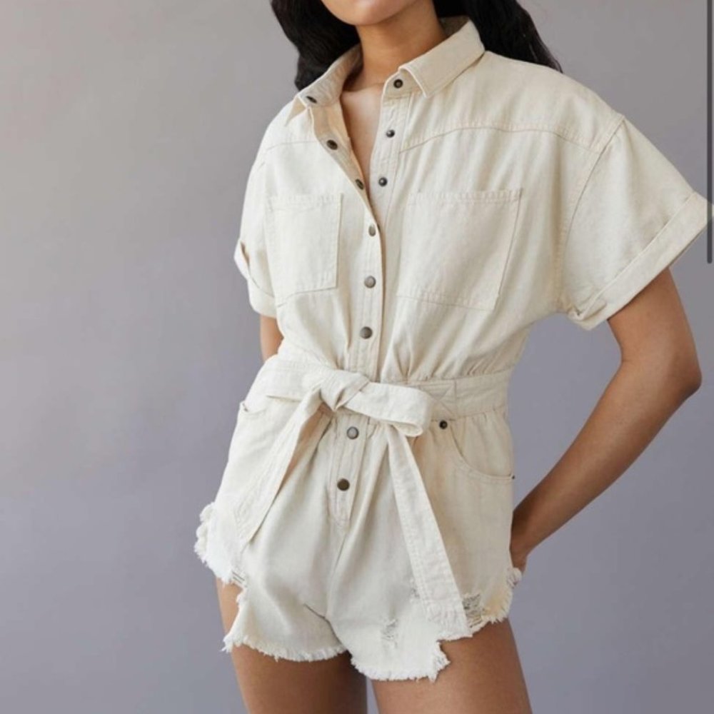 NWT Urban Outfitters BDG Devin Distressed Denim Cream Romper Size Small